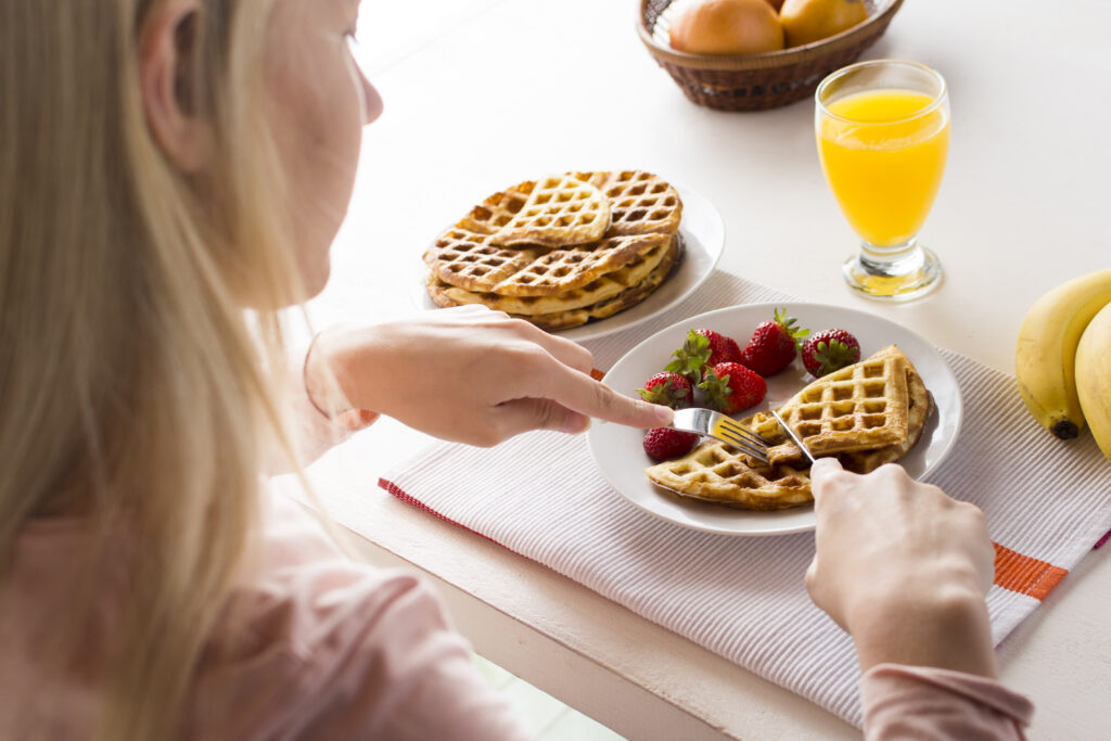Cómo diferenciar el hambre física del hambre emocional