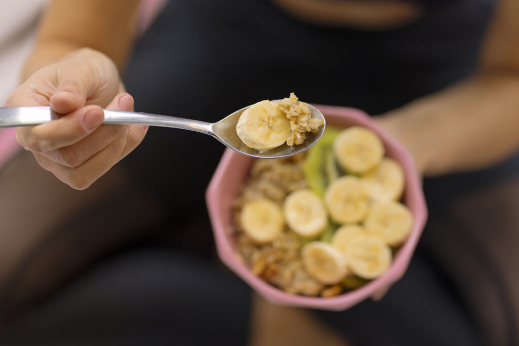 Cómo combinar alimentación y ejercicio de fuerza