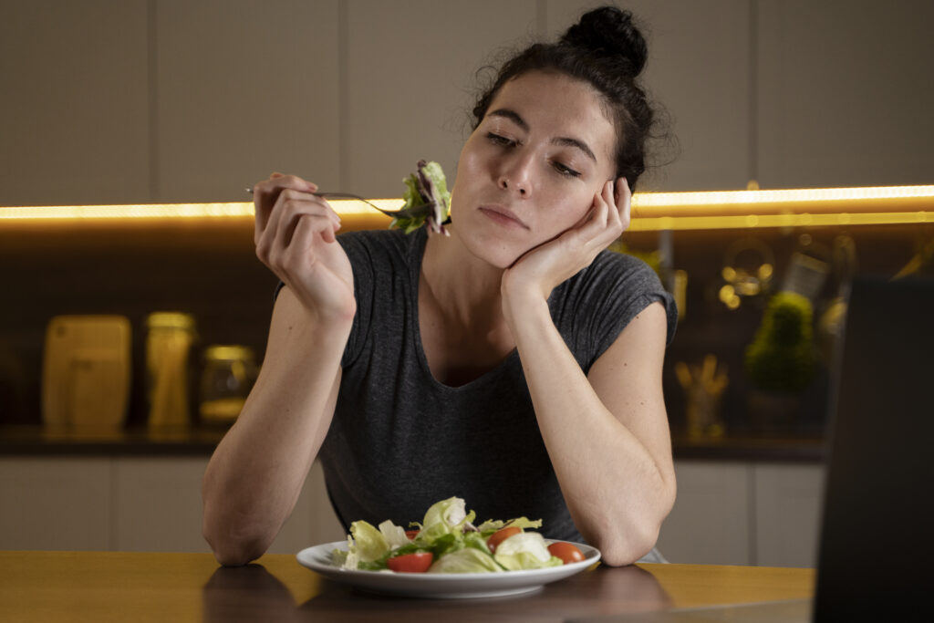 ¿Te da miedo comer ciertos alimentos? Esto puede afectar a tu salud